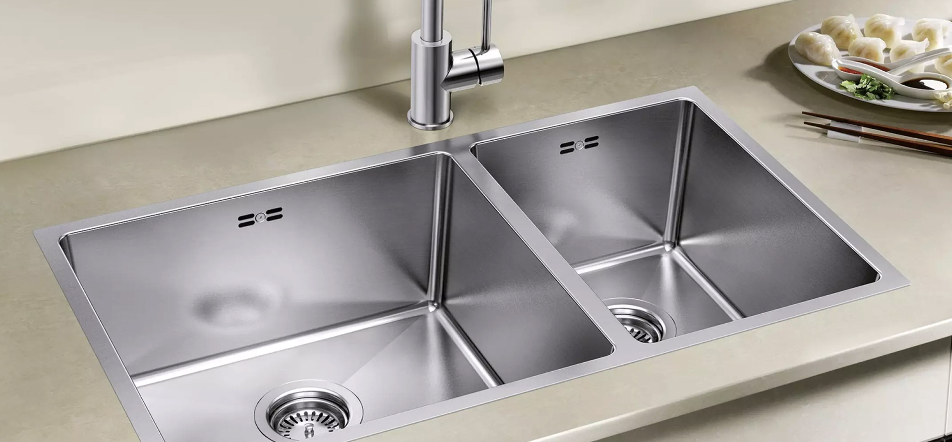 BLANCO Quatrus 340-IU FEATURES
